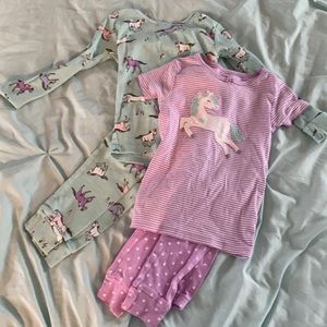 2 pairs of Carter’s PJs size 4t